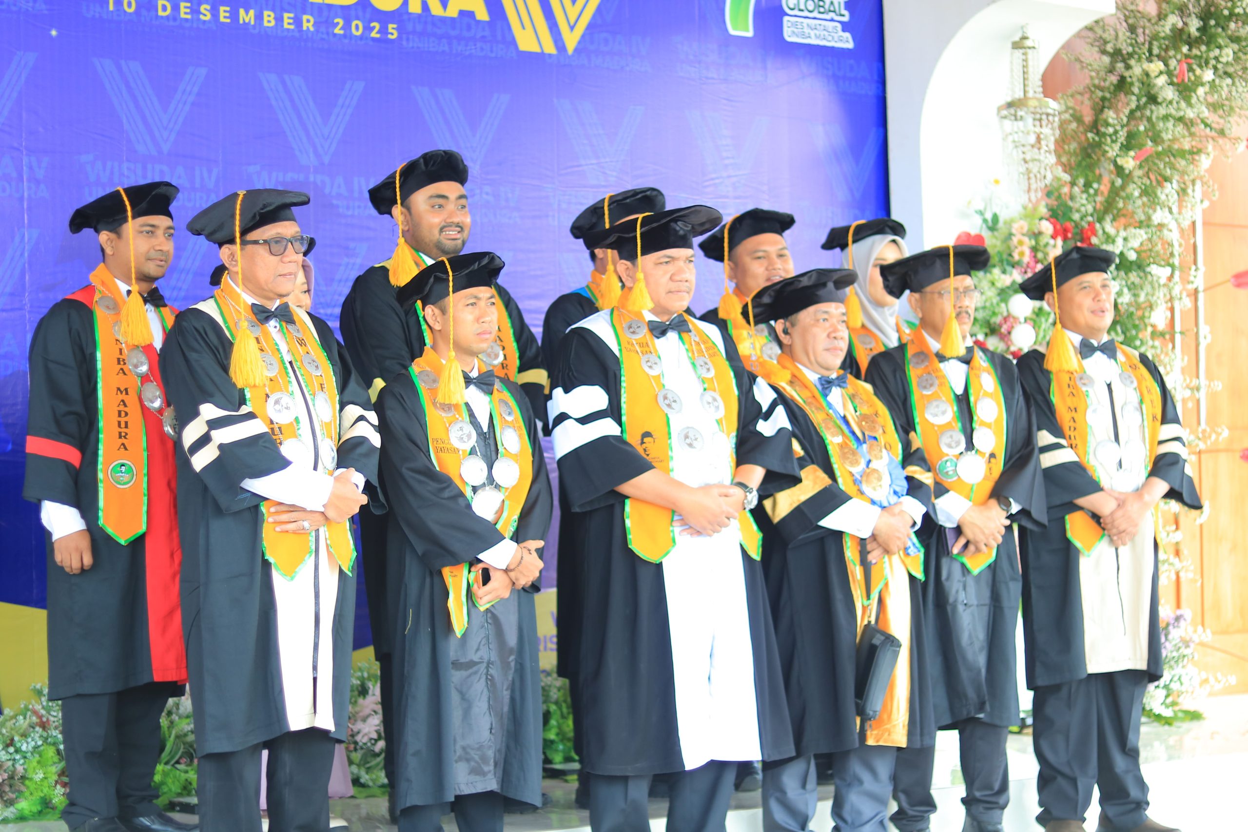 Wisuda Ke-4 UNIBA Madura Berlangsung Khidmat